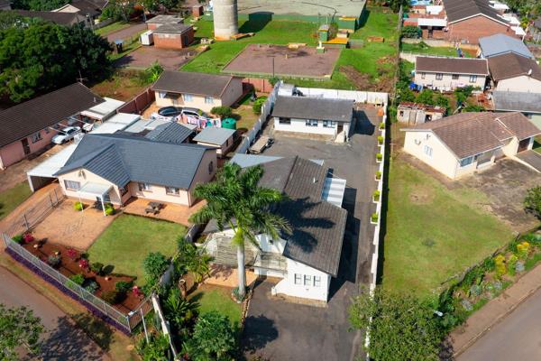 ***SOLE AND EXCLUSIVE MANDATE TO SEEFF ***
Nestled in the heart of Tongaat Central, this ...