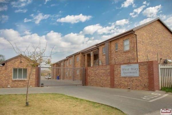 Don&#39;t miss an opportunity to rent this appartmnent at a very low price
property oeffers 2 bedrooms, 1 bath, lounge, fitted kitchen 
approximately 8km to the pretoria cbd and a whole lot of exciting amenities like 
pretoria ...