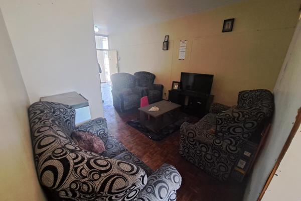 Cozy 1 &amp; half bedroom Apartment in the midst of Steve Biko.

Property is a fixer ...