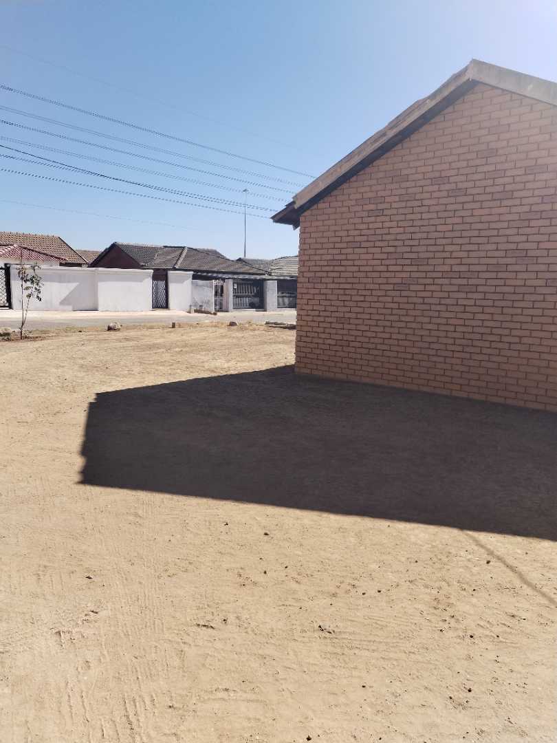 2 Bedroom House for sale in Mamelodi East - P24-114619705