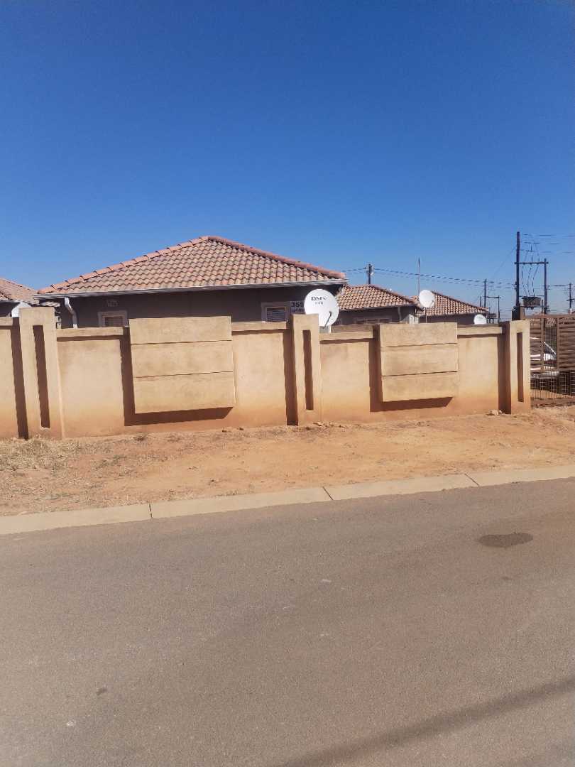 2 Bedroom House for sale in Mamelodi East - P24-114624020