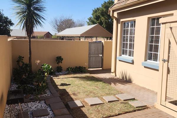 This unit located within a secure complex of Wierda Crest Estate offers double-security. The property offers two carports, a very neat ...