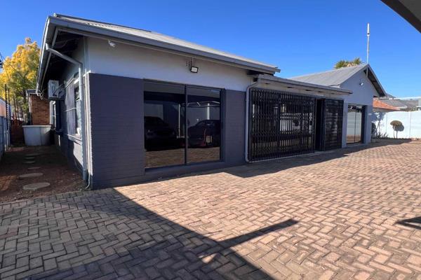 This commercial property offers the best of worlds! 

Seeking offers from R 3 475 ...