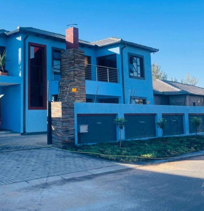 4 Bedroom House to rent in Middelburg South P24114625106