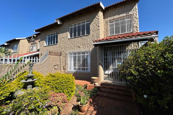 Situated in a quiet road in established Constantia Kloof, you will find this older and ...