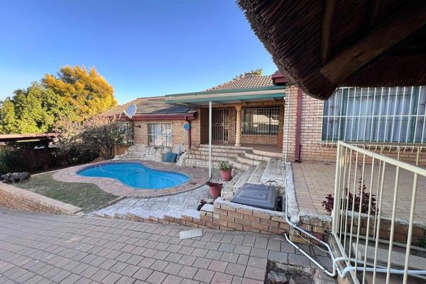 Thoka Properties is honored to bring to your attention to this house to rent for a period of twelve months. This house offers you an ...