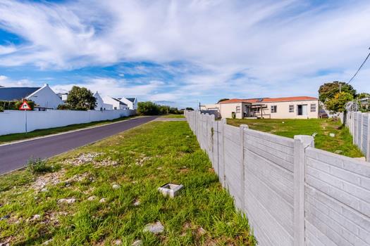 3 Bedroom House for sale in Sandbaai