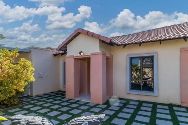 3 Bed Simplex situated in the heart of Kyalami

Upon entering, you are welcomed into a bright and airy open-plan living space, where ...