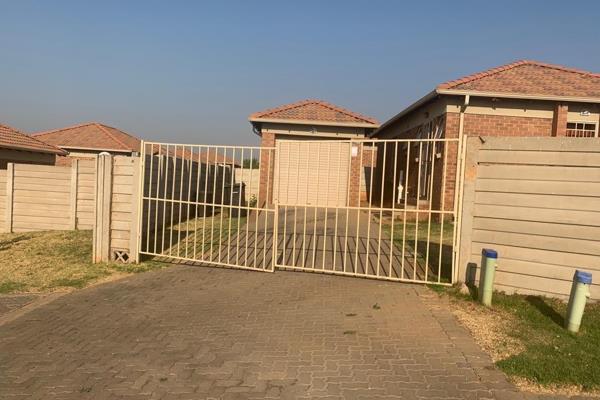 This home in a secure estate is kids friendly and closer to amenities.

Easy to R55 and N14
Easy Access to Curro school and ...