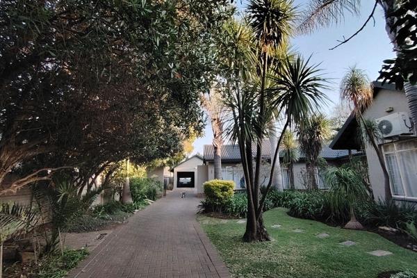 Located just a short 20-minute drive from Pretoria, this spacious property offers the ideal blend of comfort and peace.

Nestled in a ...