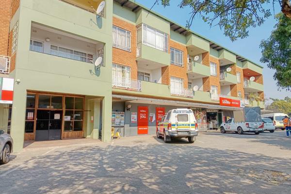 Spacious 2-bedroom flat in an easy access location (84 sqm). Conveniently located within walking distance to White River Primary School and close to all amenities. Both bedrooms open onto an undercover balcony, perfect for relaxing. The main bedroom is generously sized with ...