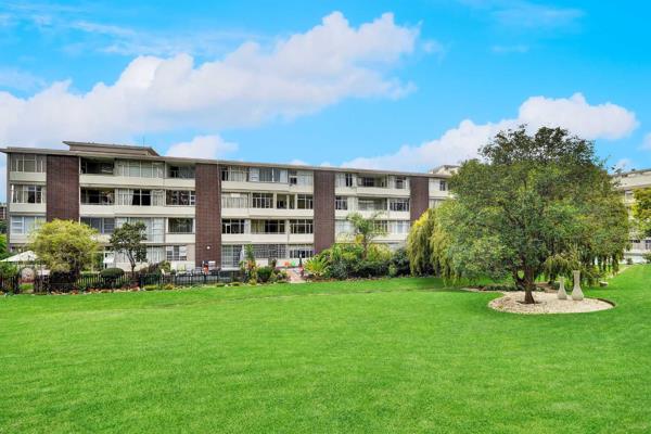 Welcome to this stunning 3 bedroom, 2 bathroom apartment located in a highly sought-after area with breathtaking views of the golf ...