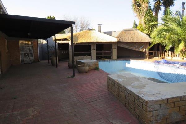 Modern 3 Bedroom Family home with pool in Dal Fouche for sale.

Look no further make this you home your home sweet home!  

This ...