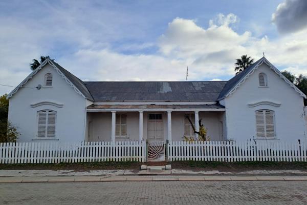 Located in the beautiful Western Cape Province Karoo town of Murraysburg… 
A blank ...