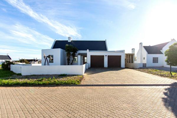 Welcome to your slice of paradise! Nestled in the picturesque town of Jacobsbaai, this modern gem offers the perfect blend of comfort and coastal living. 

Open-Plan Living:
The lounge, complete with a fireplace, seamlessly ...