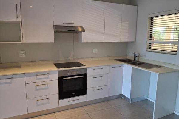 2 bedroom 2 bathroom Apartment  Secure complex with 24 hour security. It has 2 large bedrooms both en-suite and large lounge and dining ...