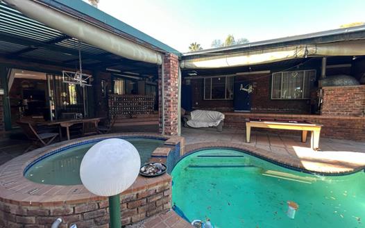 4 Bedroom House for sale in Rooihuiskraal