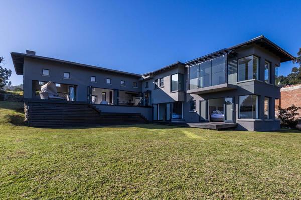 Step into modern  living as you enter this split level designed home overlooking the picturesque views of the meandering Knysna river ...