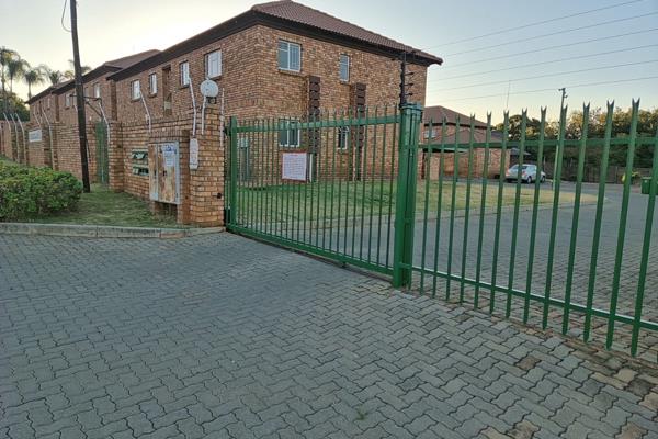 This 2 bedroom 2 bath apartment in Amandasig, North of Pretoria is the perfect choice for first time buyers. The open plan living space ...