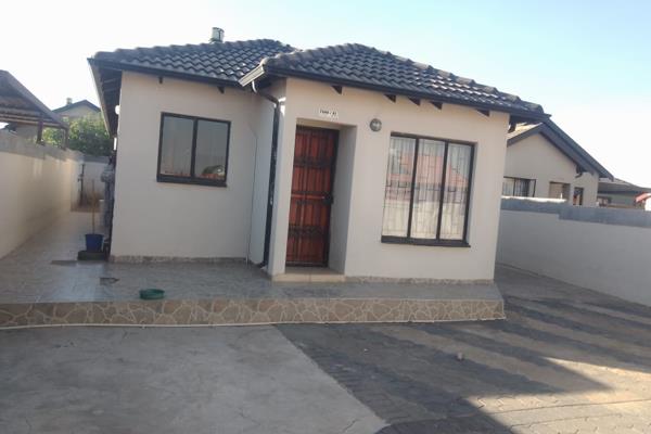 3 BEDROOM HOUSE

Kitchen fitted

Separate toilet and bathroom

Lounge

Fully paved 

Wall and gate  ...