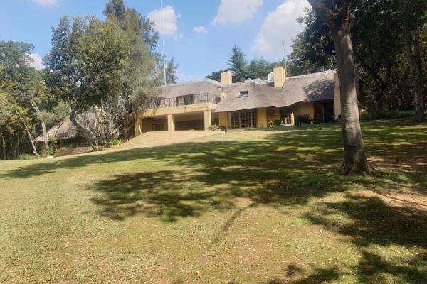 Sprawling Farmhouse on 3.7ha consisting of : 

Spacious Lounge, dining room, family room, leading to large covered entertainment ...