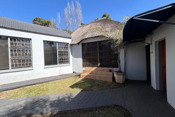 Welcome to this charming 3-bedroom, 3-bathroom home nestled in the desirable neighborhood of Garsfontein.
This well-maintained property ...