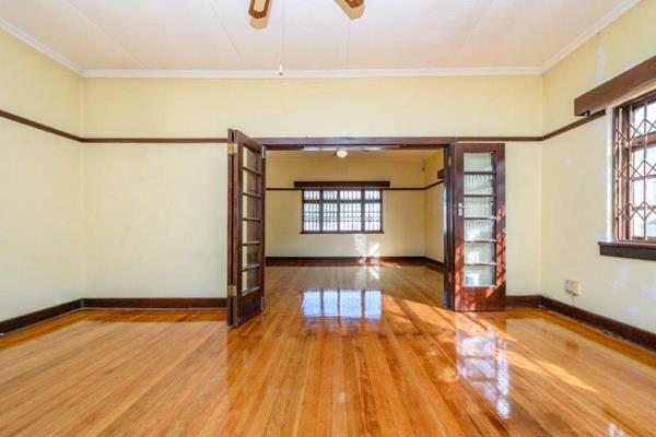 Newly Renovated, three-bedroomed house, quiet road at Mount Croix across the Police Station. 

Huge double lounge with wooden floors. ...