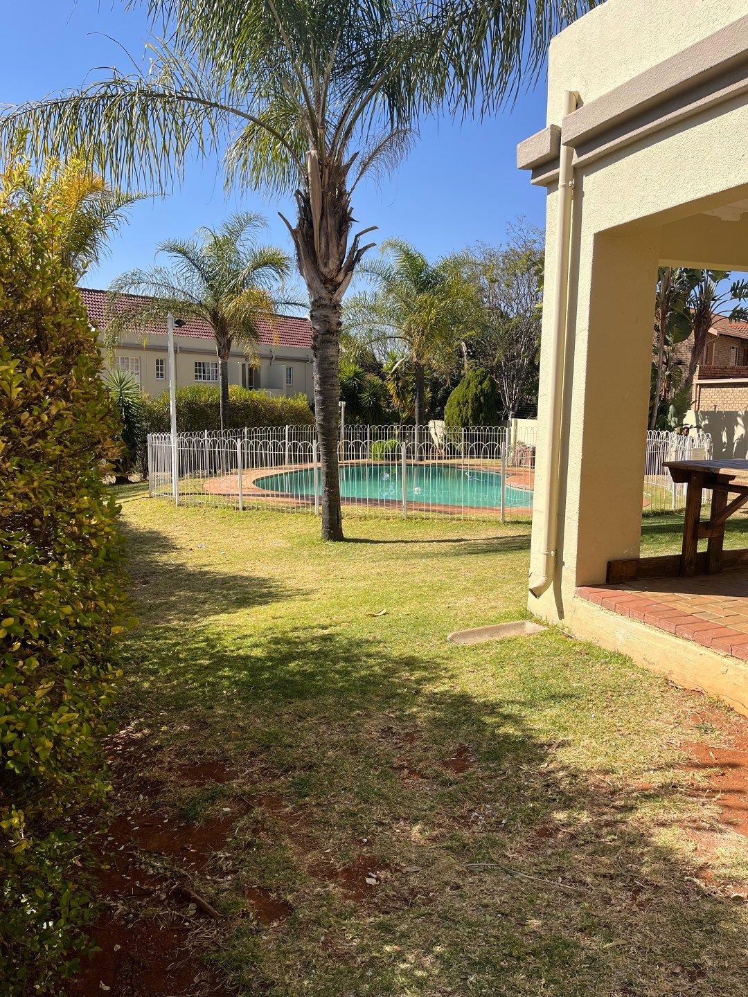 2 Bedroom Apartment / flat for sale in Faerie Glen P24114633820