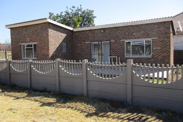 Welcome to your new home in New Modder, Benoni! This modern 2-bedroom house offers a perfect blend of comfort, convenience, and style. ...