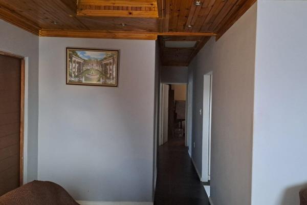 3 Stunning bedroom house for sale in SAMORA
Fitted kitchen with tiled floor
2 Flatlets ...