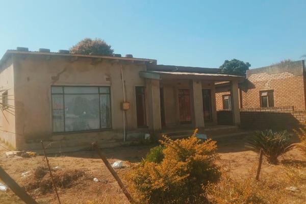 This property located at Shayandima Tshingwana Street near MANZERE Primary school, the house has an Old structure of house

Deed of ...