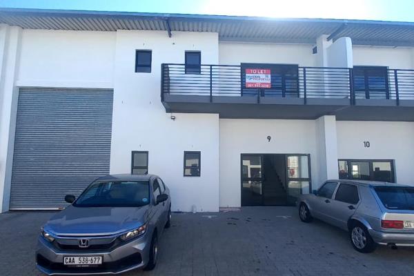 Unit offers a reception, a kitchenette upstairs, the ground floor a warehouse (150 m2) ...