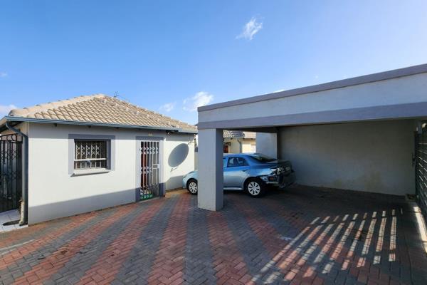 Riverside View is located just less than 10km from the biggest mall in South Africa ...