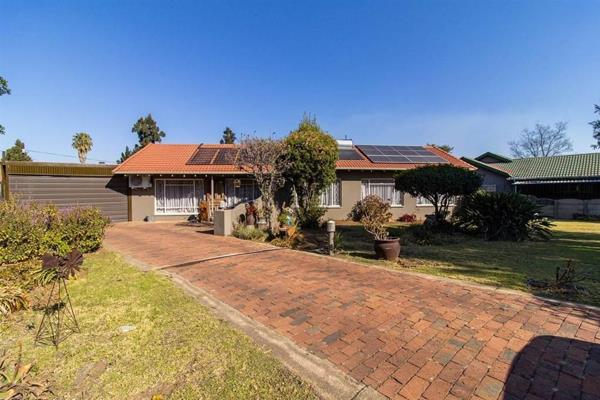 This beautiful family home is situated on a great street in the heart of Brackendowns, with excellent schools, creches and all ...