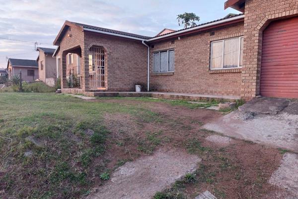 A lovely house for sale in Welbedacht West. Above road level. Close to a school

Comprising of 3 bedrooms, family bathroom, lounge ...