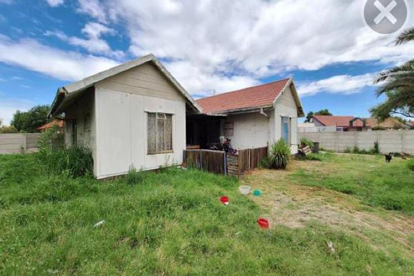 Peacefully located in a popular location of odendaalsrus in free state
this property is a 3 bedroom house that is priced to sell ...