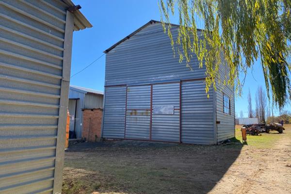 Welcome to a lucrative investment opportunity in the charming town of Rosendal. 
This double-volume store boasts a current rental ...