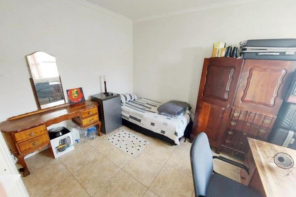 Room 3 - with ensuit - immediately occupation - rented

rent: r3500 (deposit r3500)

room 5 - shared bathroom -immediate ...