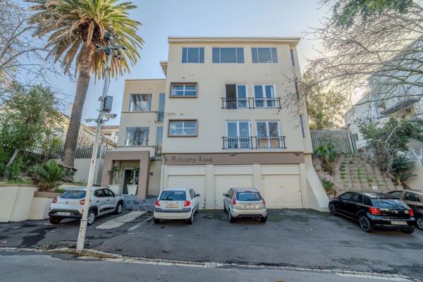 Perfectly positioned two bedroomed, two bathroomed apartment, in a great area of the City Bowl, close to the vibrance of Kloof Street ...