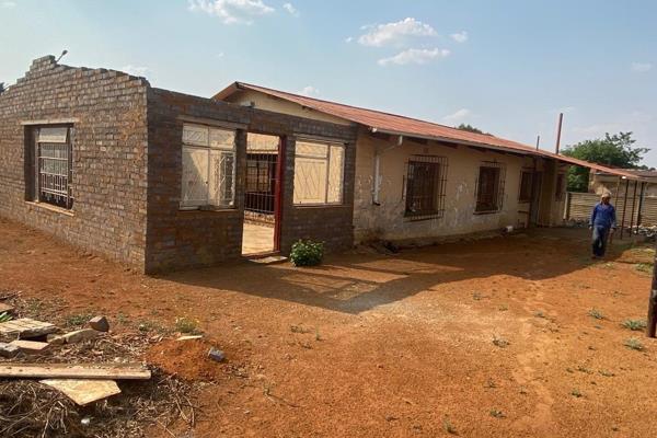 2 Bedroom house for sale in Rensburg Heidelberg
This property can be a great investment for a property developer.
Property is situated ...