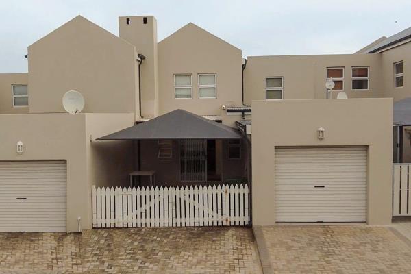 ***SHARED MANDATE***

Beautifully Nestled Townhouse in Langebaan Country Club

This 3-bedroom townhouse offers modern living in the ...