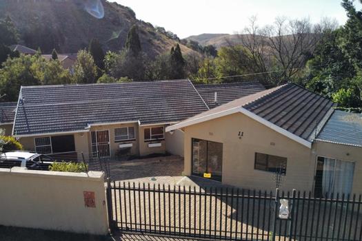 4 Bedroom House for sale in Kloofendal