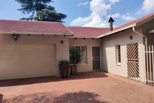 Charming house is situated at Rosslyn Avenue, Isandovale. This home has loads of ...