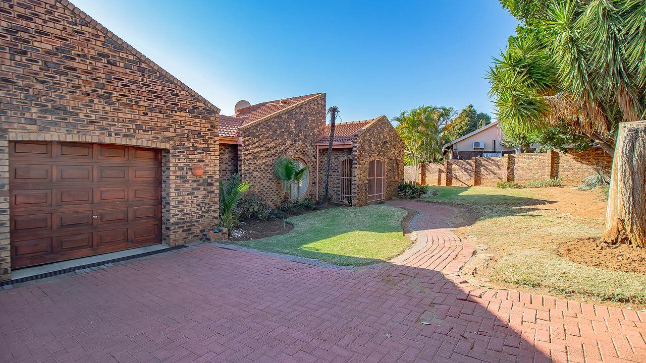 3 Bedroom House for sale in Newlands - P24-114508001