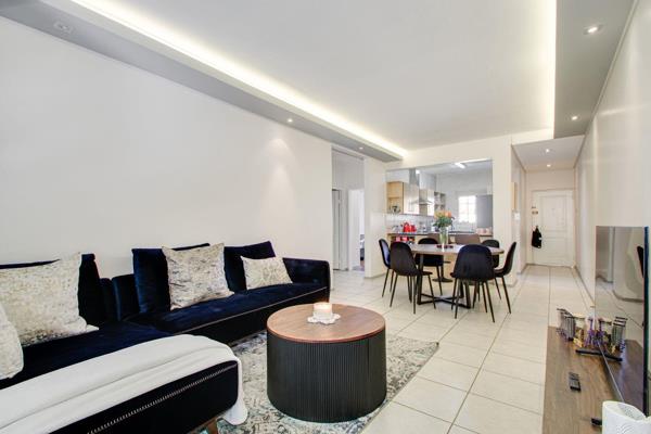 The apartment has open plan receptions leading onto a balcony overlooking jacarandas . 
The main bedroom is en-suite . There is a ...