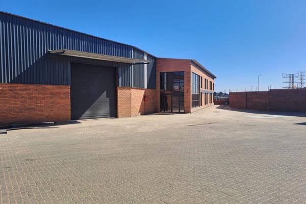 A brand-new 2702m2 warehouse has just been completed and is available for immediate ...