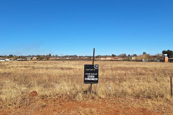 2.14 Ha - Smallholding -Vanderbijlpark area
Beautiful piece of land also fenced
Water and electricity near the roadside
This land is ...