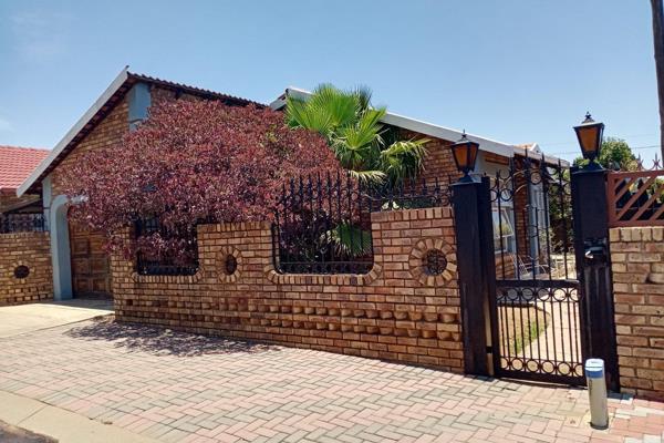 This modern property is closer to several amenities including Morula Primary School,Legae Private Clinic and Shopping Complex and ...