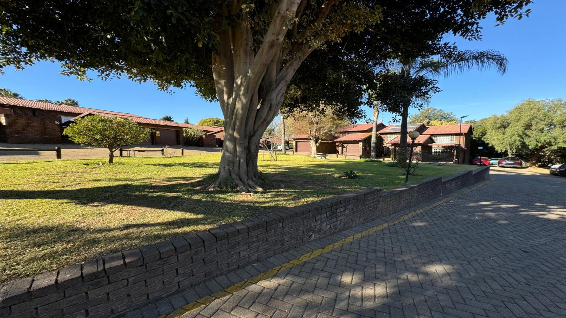 2 Bedroom Townhouse for sale in Randpark Ridge - 1 Kina Street - P24 ...