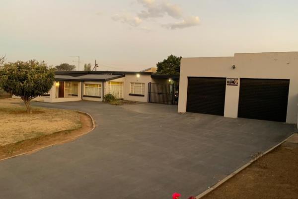 Situated in Ennerdale boasting with a land size of 980 sqms is this Beautiful Family ...